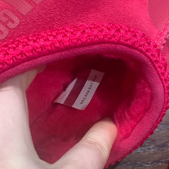 New Ugg Tasman II Scatter Graphic Slipper Shoe Red Kids US Size 4 - Picture 10 of 11